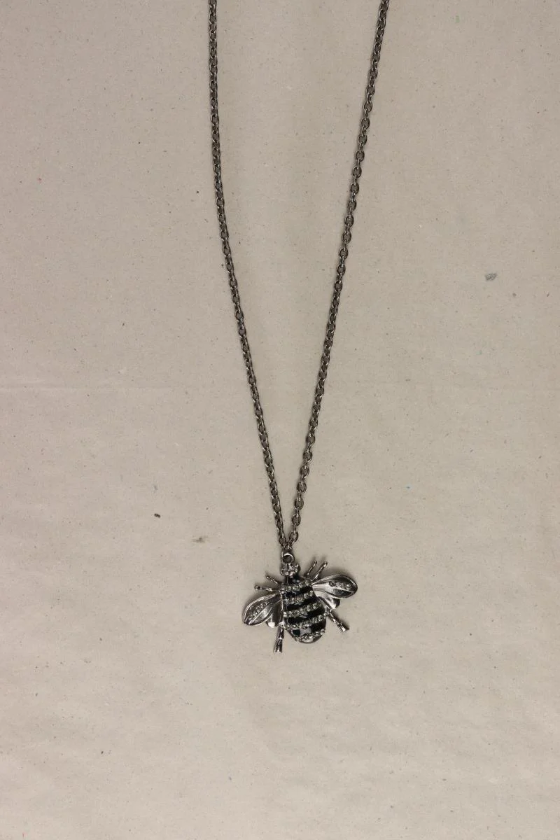 Halskette mit Bienenanhänger silber