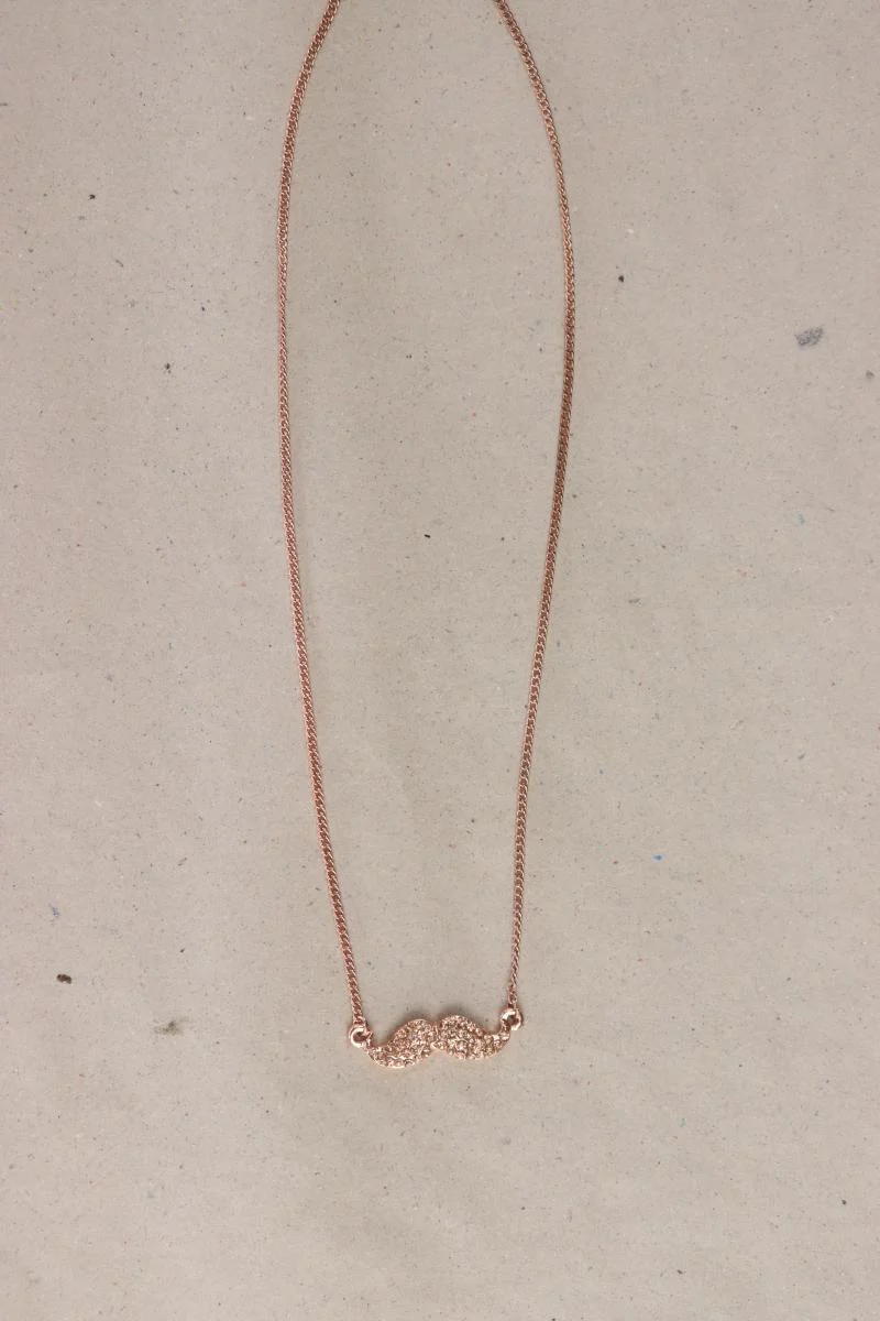 Halskette mit Bartanhänger gold