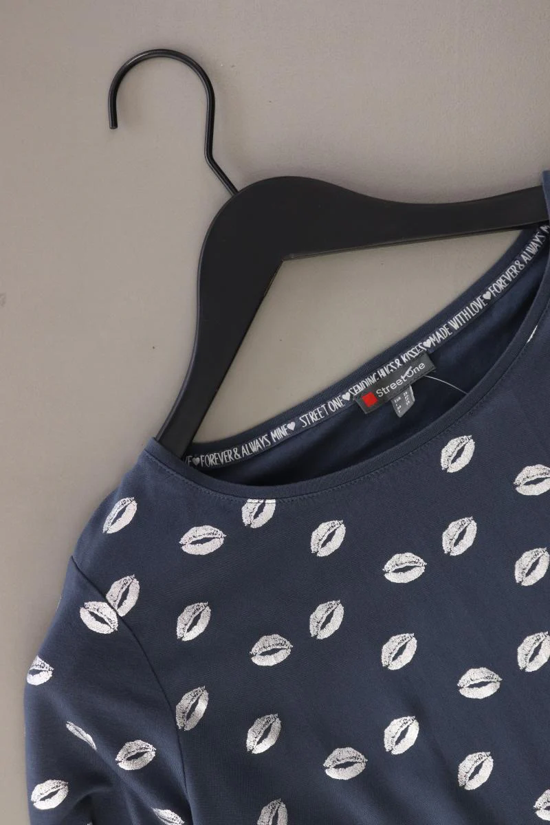 Street One Shirt mit Kussmundmuster Gr. 36 neuwertig Kurzarm blau - Image 3