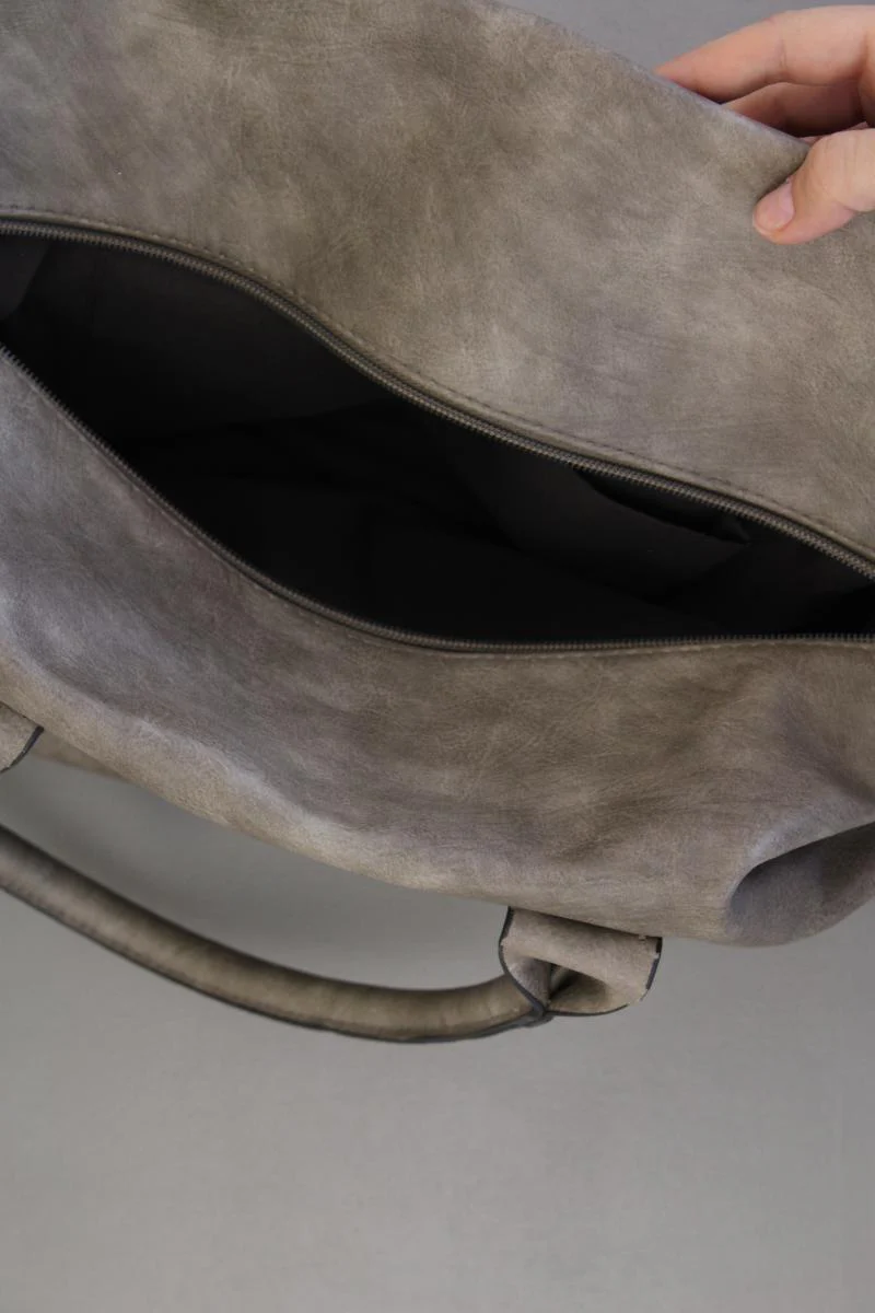 Schultertasche grau aus Kunstleder - Image 3