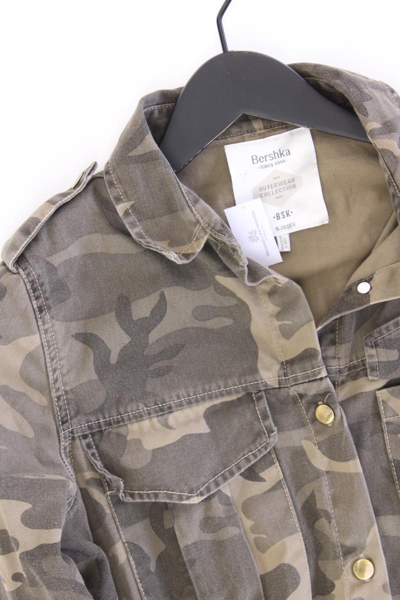 Bershka Übergangsjacke Gr. S camouflage olivgrün - Image 2