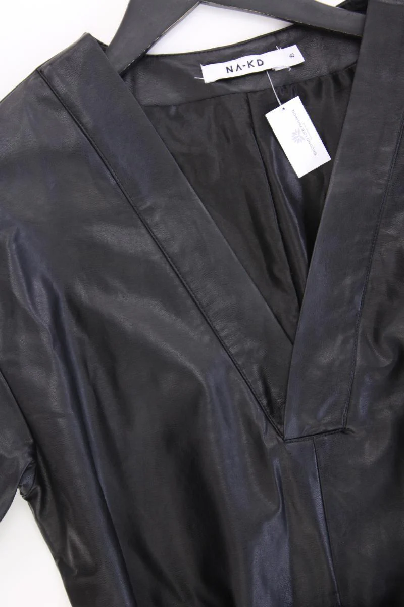 NA-KD Kunstlederkleid Gr. 40 neuwertig mit Gürtel Kurzarm schwarz - Image 2
