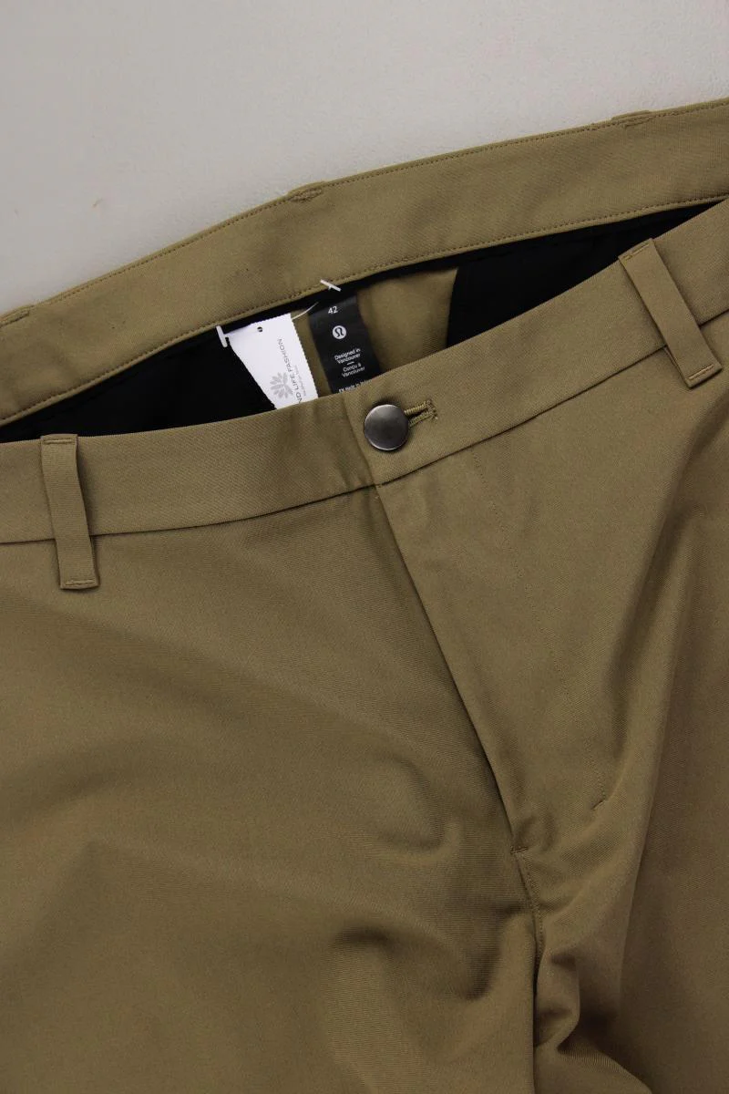 lululemon Hose für Herren Gr. W42 neuwertig braun aus Polyester - Image 2