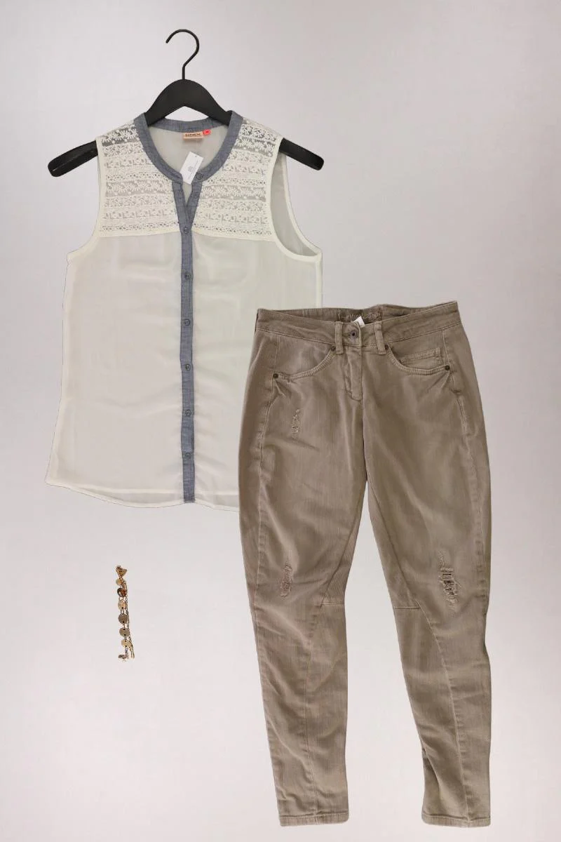 Second Hand Outfit Größe XS mit Ärmellose Bluse in Gr. 34 und Armband