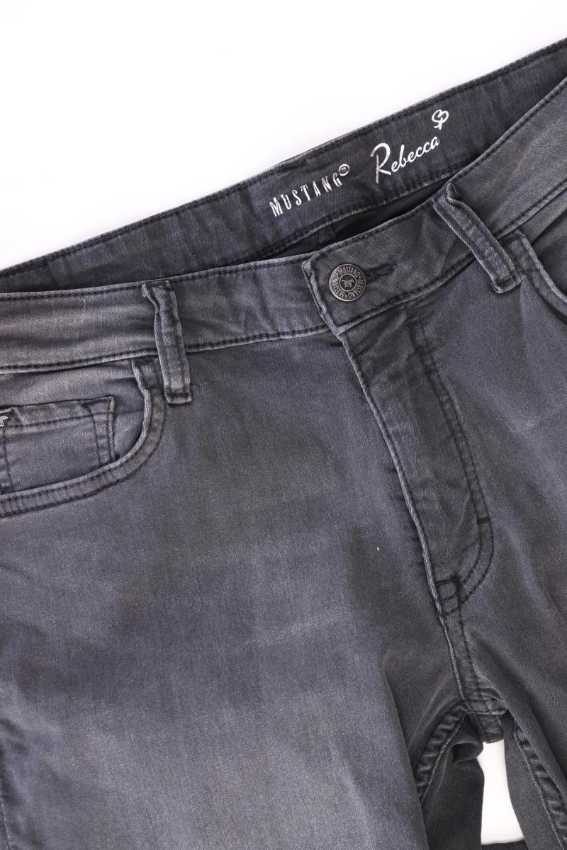 Second Hand Outfit Größe L mit Cecil Shirt mit V-Ausschnitt in Gr. L und Tuch - Image 8